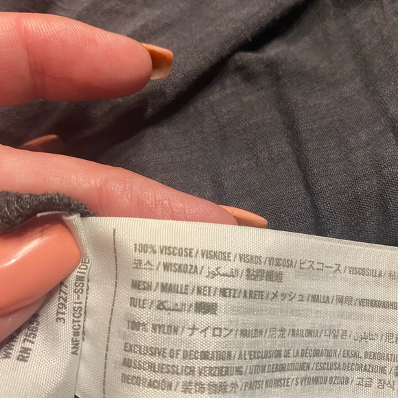 🪴Hollister - Crop Tank Top w/ Sequin Detail - Picture 8 of 11